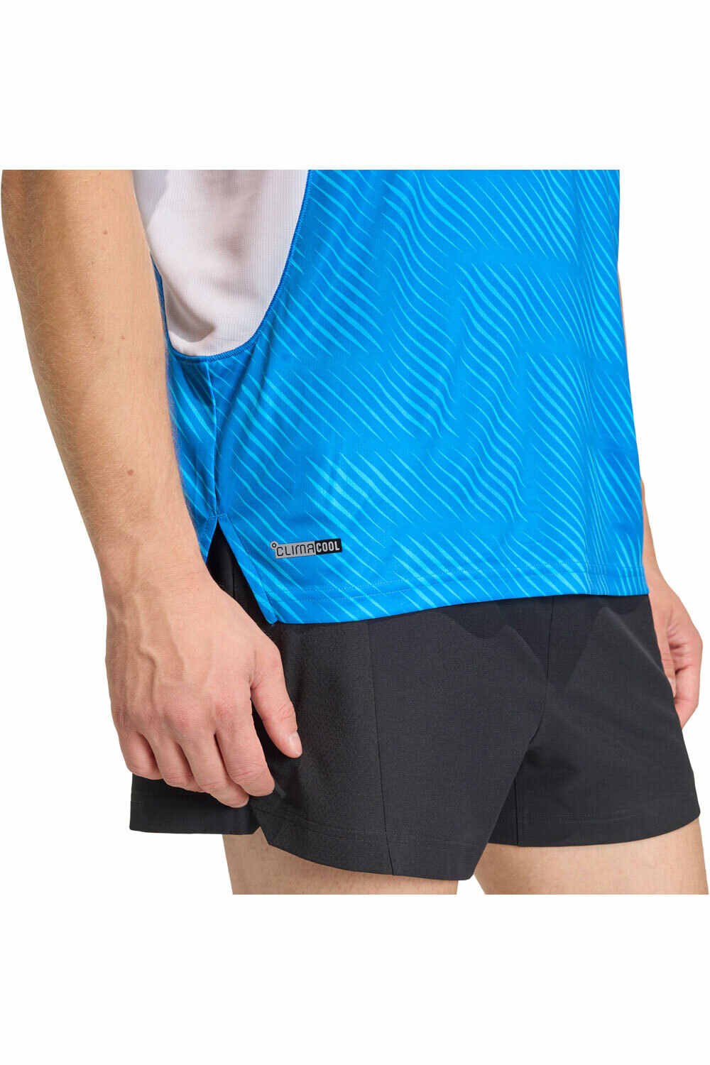adidas camiseta fitness hombre TECH APPAREL WC26 vista detalle