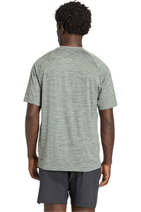 adidas camiseta fitness hombre TECH ESSENTIALS WORKOUT vista trasera