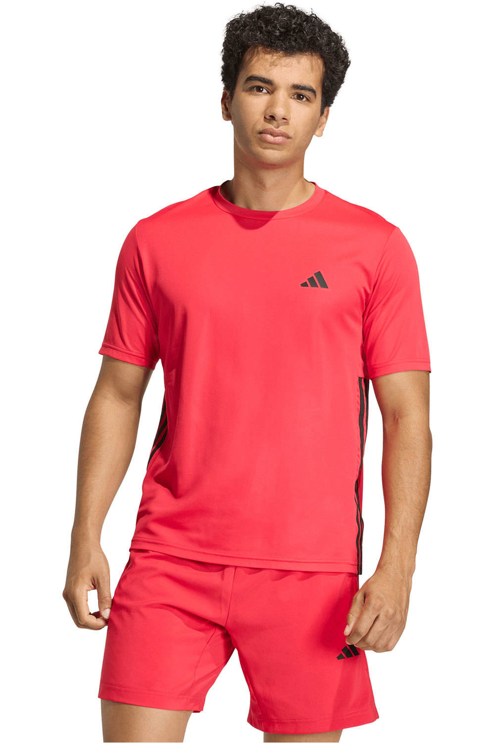 adidas camiseta fitness hombre WORKOUT ESSENTIALS BASE CON 3 BANDAS vista frontal