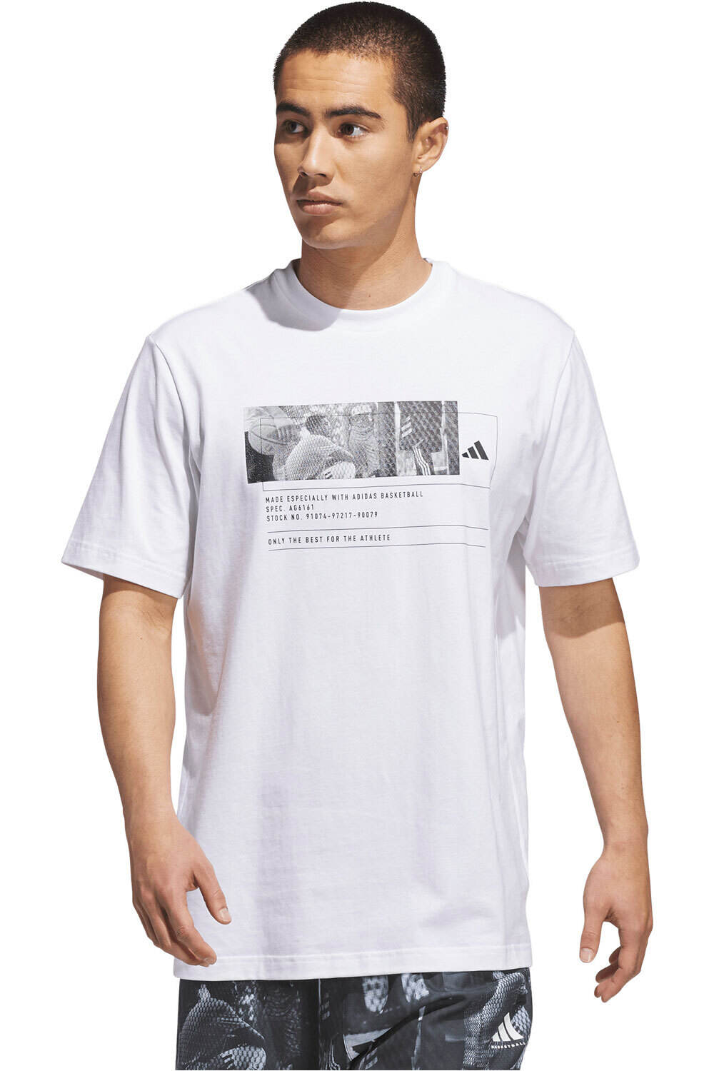 adidas camiseta manga corta hombre BASKETBALL GRAPHIC TEE vista frontal