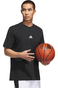 adidas camiseta manga corta hombre BASKETBALL GRAPHIC vista detalle