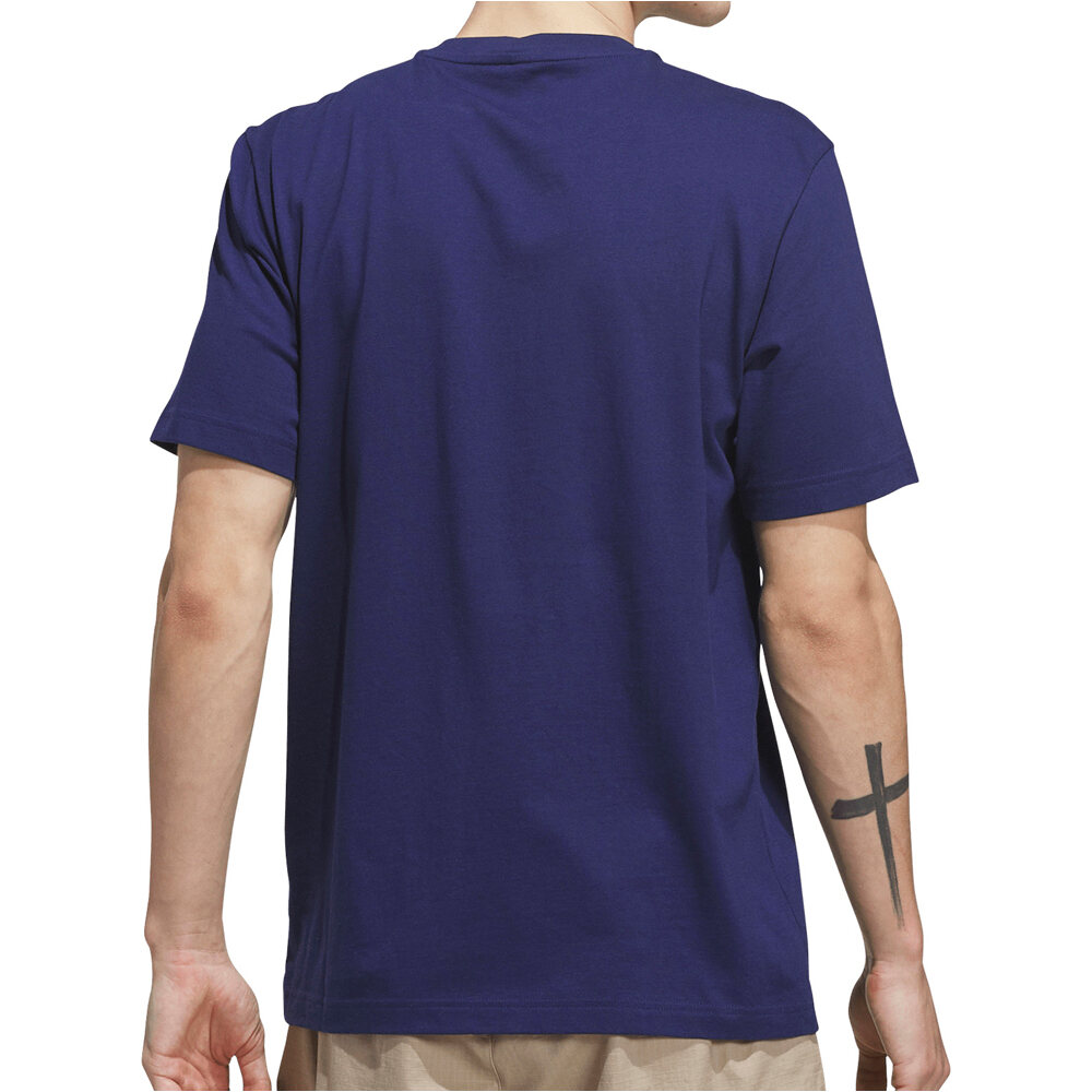 adidas camiseta manga corta hombre Camiseta Estampada Varsity Tailsweep vista trasera