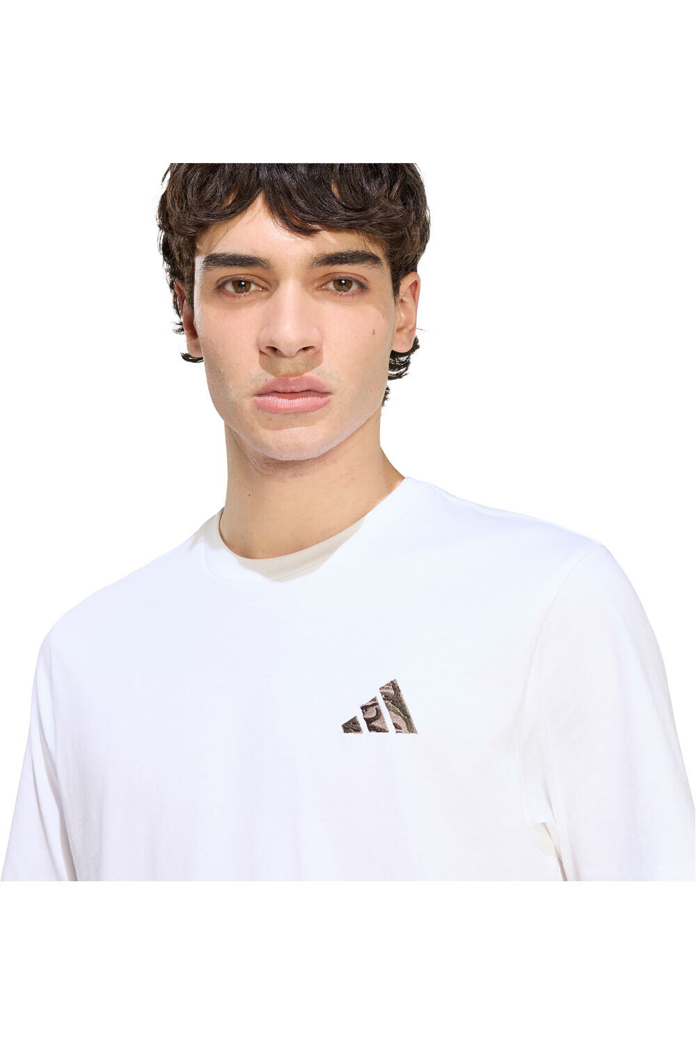 adidas camiseta manga corta hombre CAMISETA LOGO PEQUEO BORDADO CAMO vista detalle