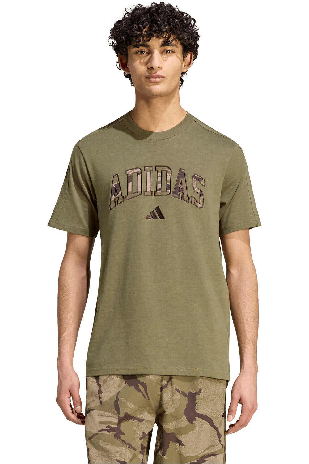 adidas camiseta manga corta hombre Camiseta Seasonal Essentials Camo vista frontal