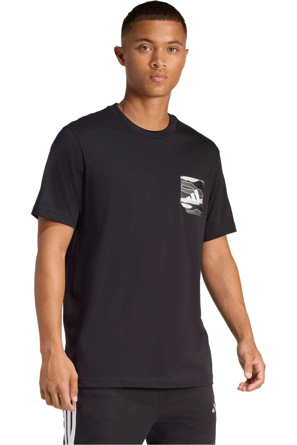 adidas camiseta manga corta hombre TCNICA ESTAMPADO CAMUFLAJE POCKET vista frontal