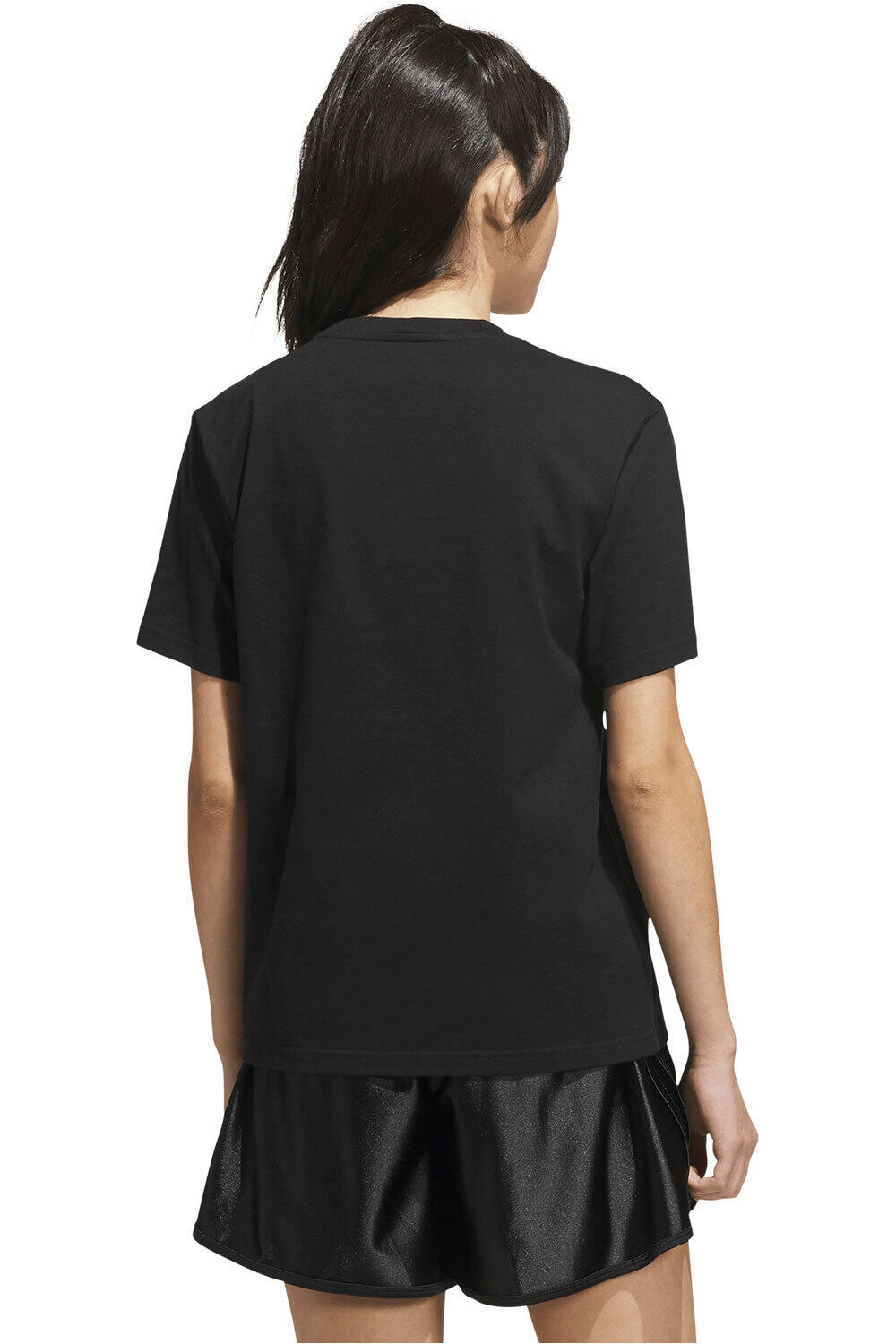 adidas camiseta manga corta mujer CAMISETA SATIN-FILLED LOGO GRAPHIC vista trasera