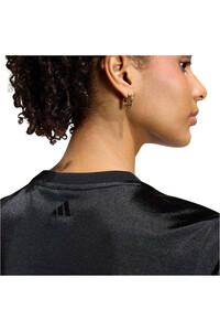 adidas camiseta manga corta mujer Camiseta Seasonal Essentials de raso 03