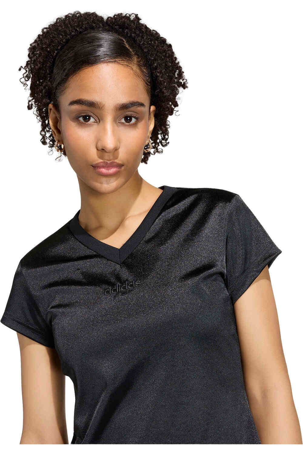 adidas camiseta manga corta mujer Camiseta Seasonal Essentials de raso vista detalle