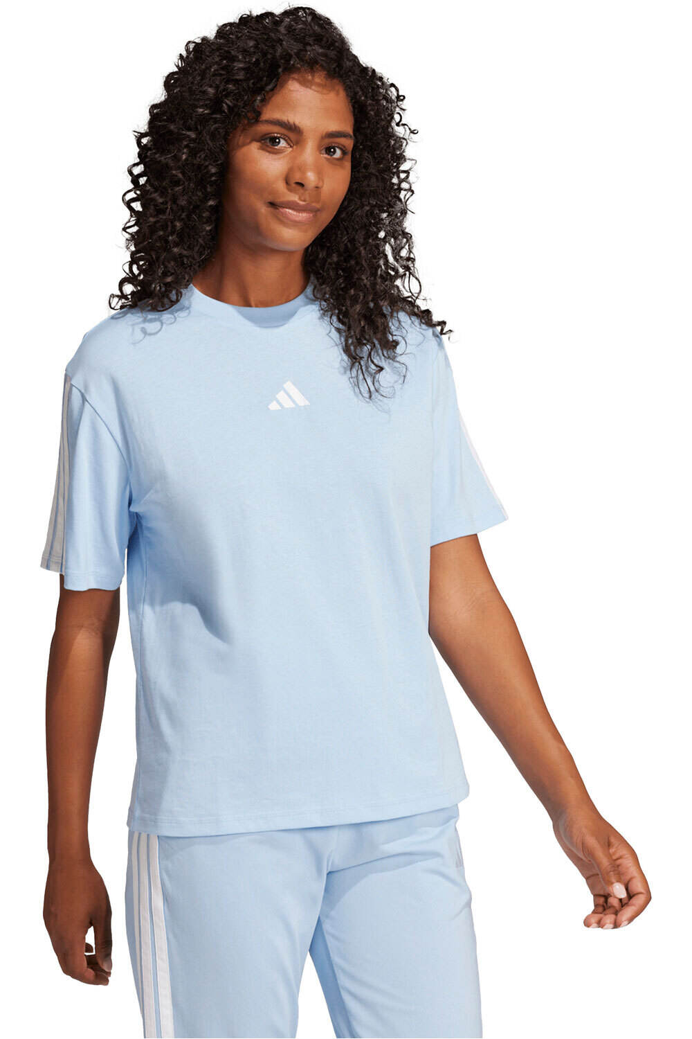 adidas camiseta manga corta mujer ESSENTIALS BOYFRIEND 3 BANDAS vista detalle