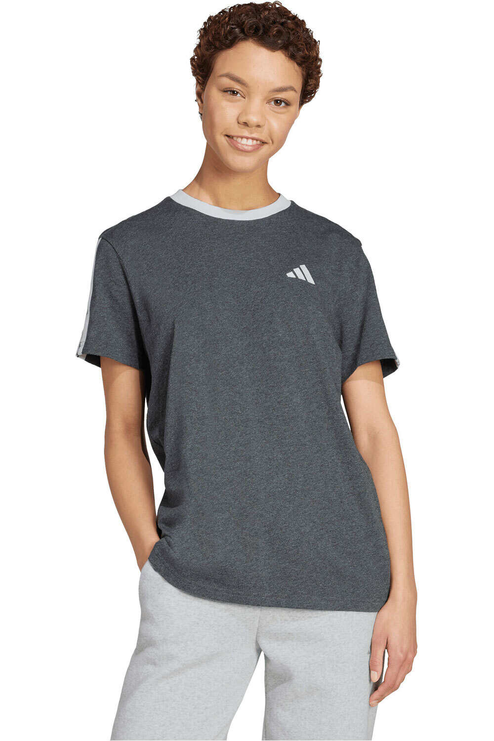 adidas camiseta manga corta mujer ESSENTIALS LOOSE 3 BANDAS vista frontal