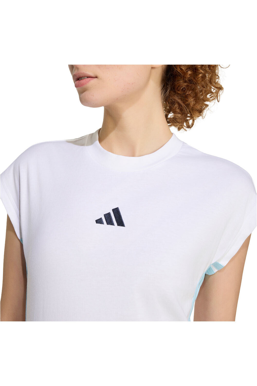 adidas camiseta manga corta mujer ESSENTIALS vista detalle