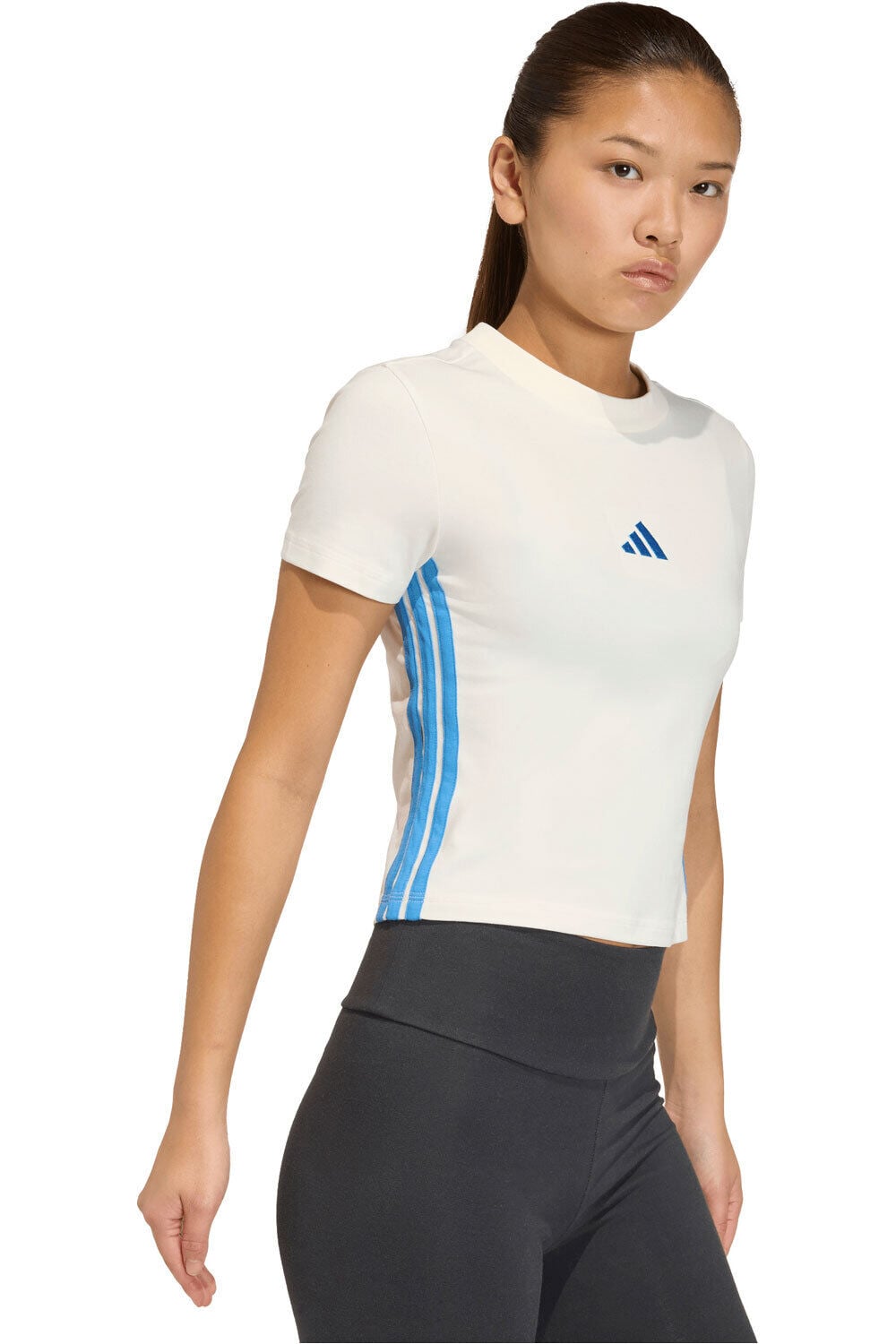 adidas camiseta manga corta mujer ESSENTIALS vista detalle
