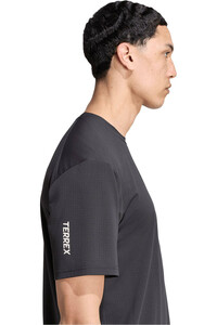 adidas camiseta montaña manga corta hombre MT LOG TECH T vista detalle