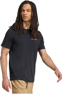 adidas camiseta montaña manga corta hombre TERREX GRAPHIC vista detalle