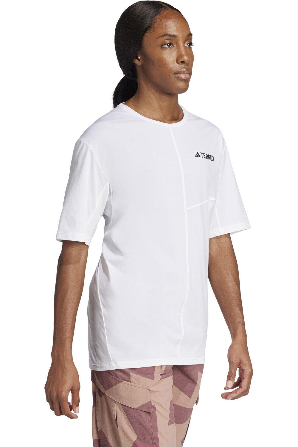 adidas camiseta montaña manga corta mujer W MT TEE vista detalle