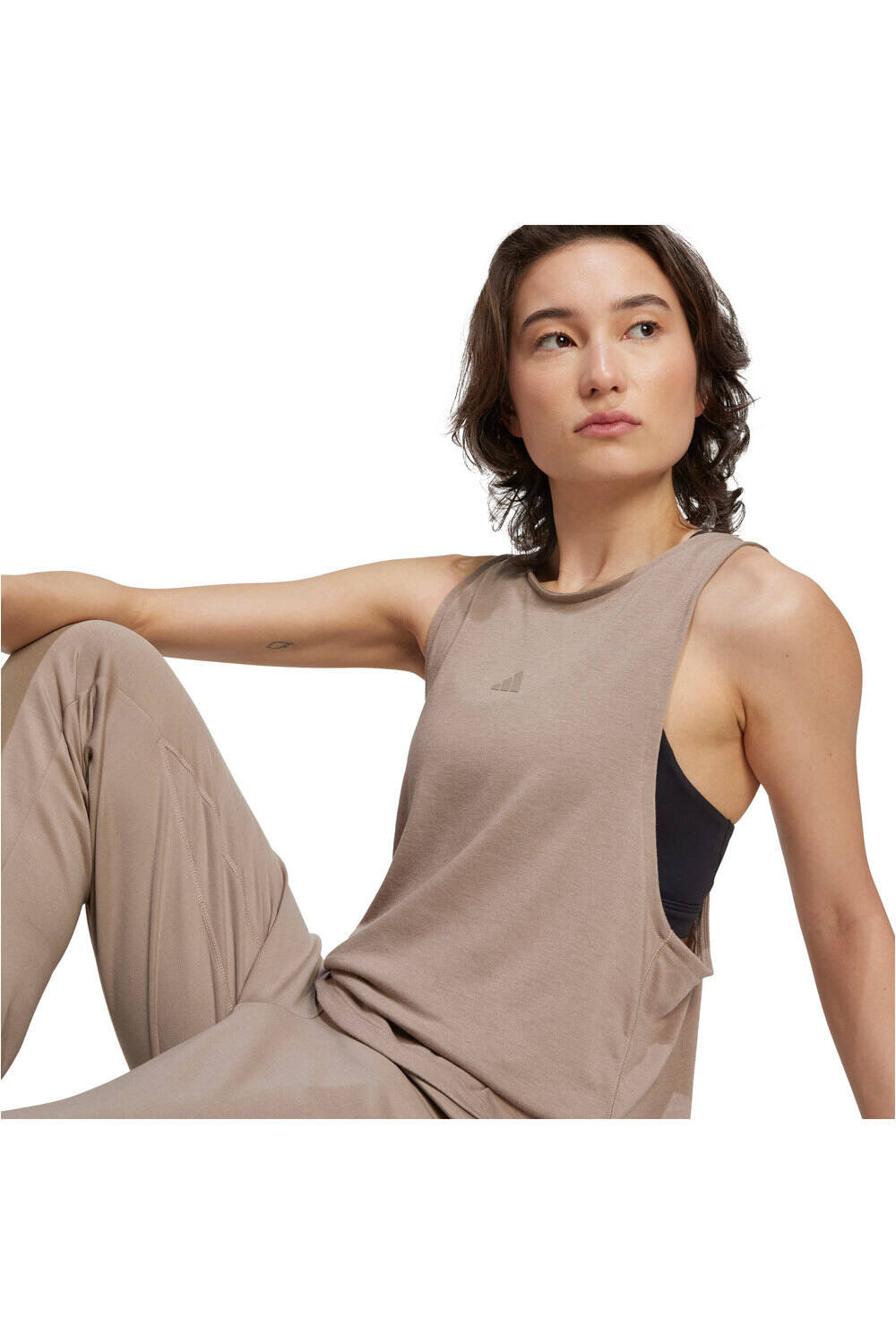 adidas camiseta tirantes fitness mujer TIRANTES YOGA ESSENTIALS vista detalle