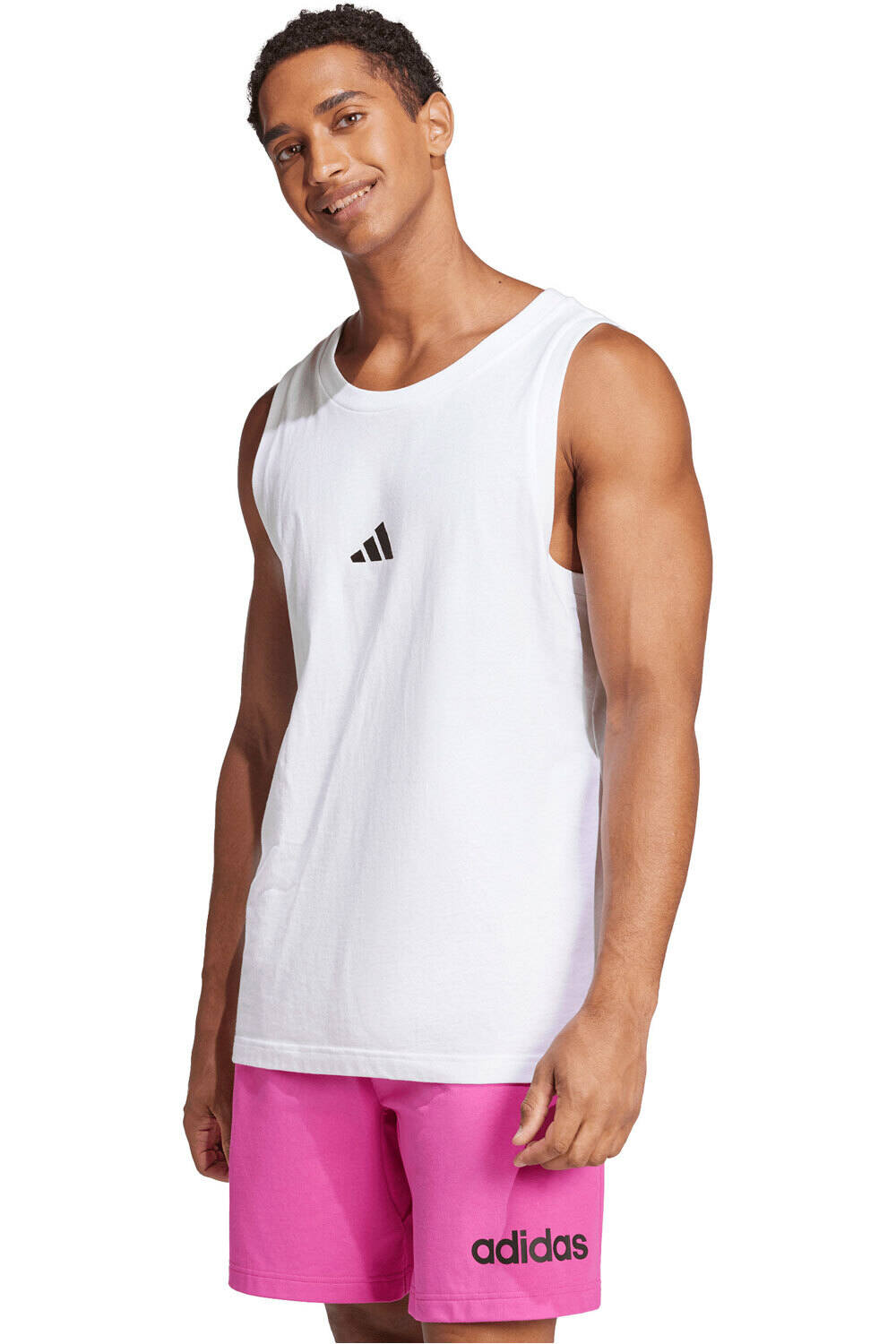 adidas camiseta tirantes hombre ESSENTIALS SMALL LOGO vista frontal