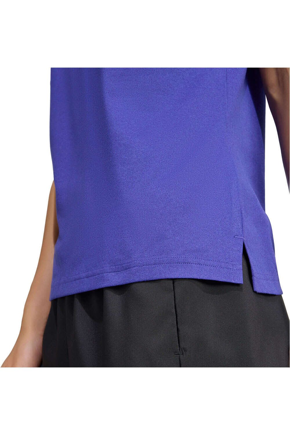 adidas camisetas fitness mujer WORKOUT ESSENTIALS V-NECK vista detalle