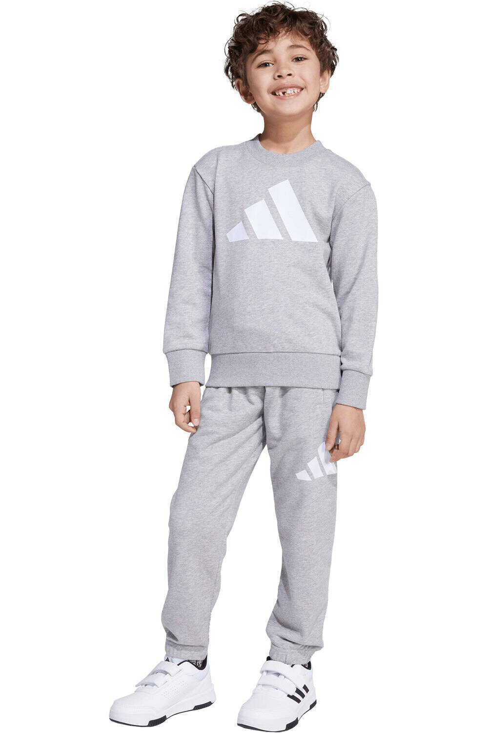 adidas chándal junior Conjunto sudadera y pantaln Ess vista frontal
