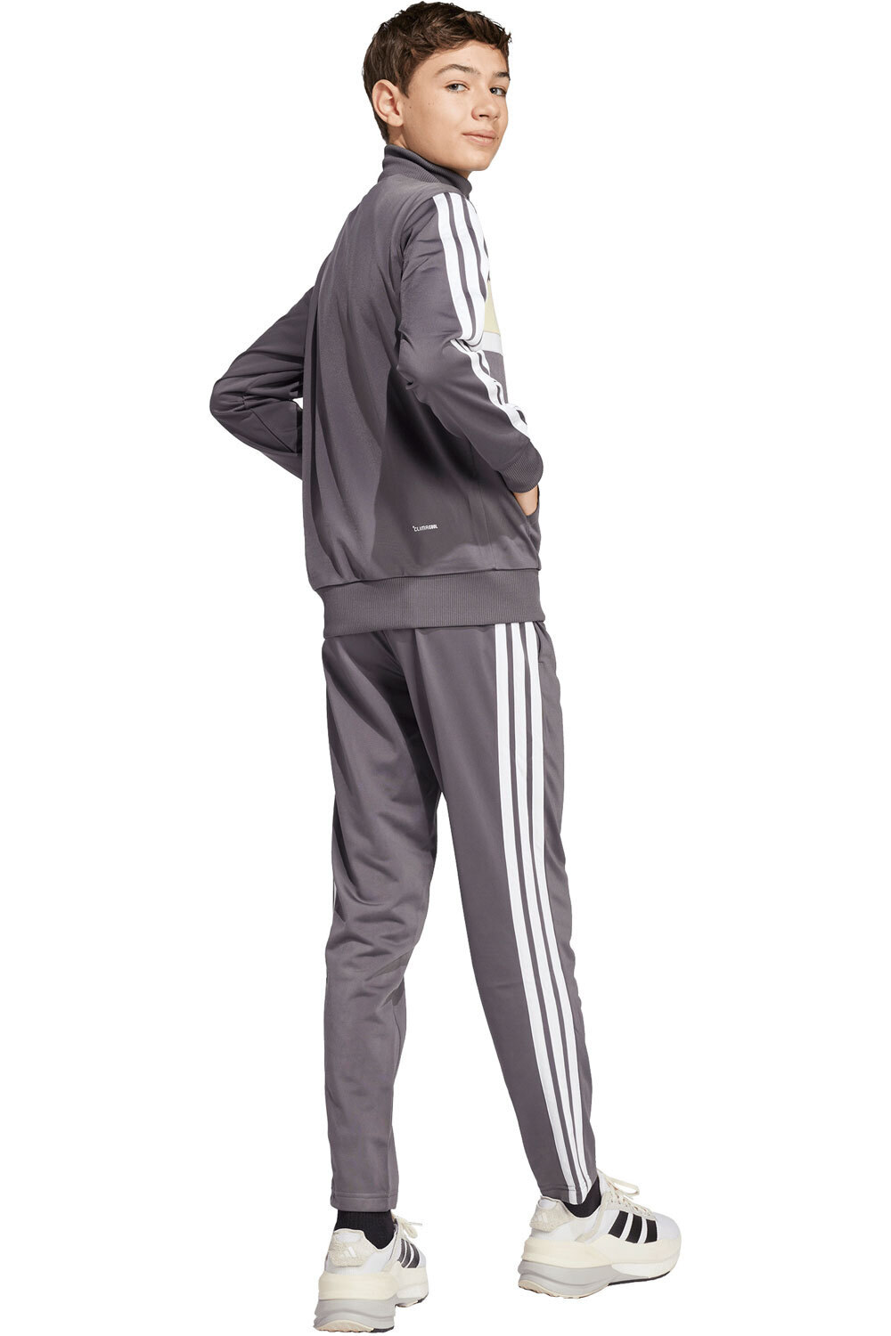 adidas chándal niño Chndal Seasonal Ess Tiberio 3S vista trasera