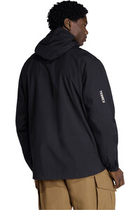 adidas chaqueta impermeable hombre MT 2L RAIN J vista trasera