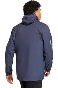 adidas chaqueta impermeable hombre TERREX MULTI 2.5 LAYER CLIMAPROOF vista trasera