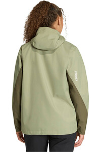 adidas chaqueta impermeable mujer TERREX MULTI 2 LAYER CLIMAPROOF vista trasera