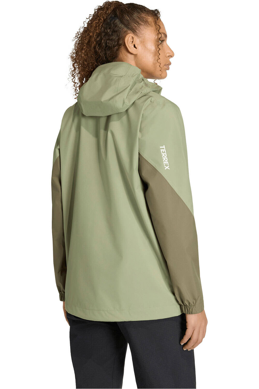 adidas chaqueta impermeable mujer TERREX MULTI 2.5 LAYER CLIMAPROOF vista trasera