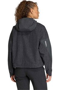 adidas chaqueta impermeable mujer TERREX XPLORIC 2 LAYER CLIMAPROOF vista trasera
