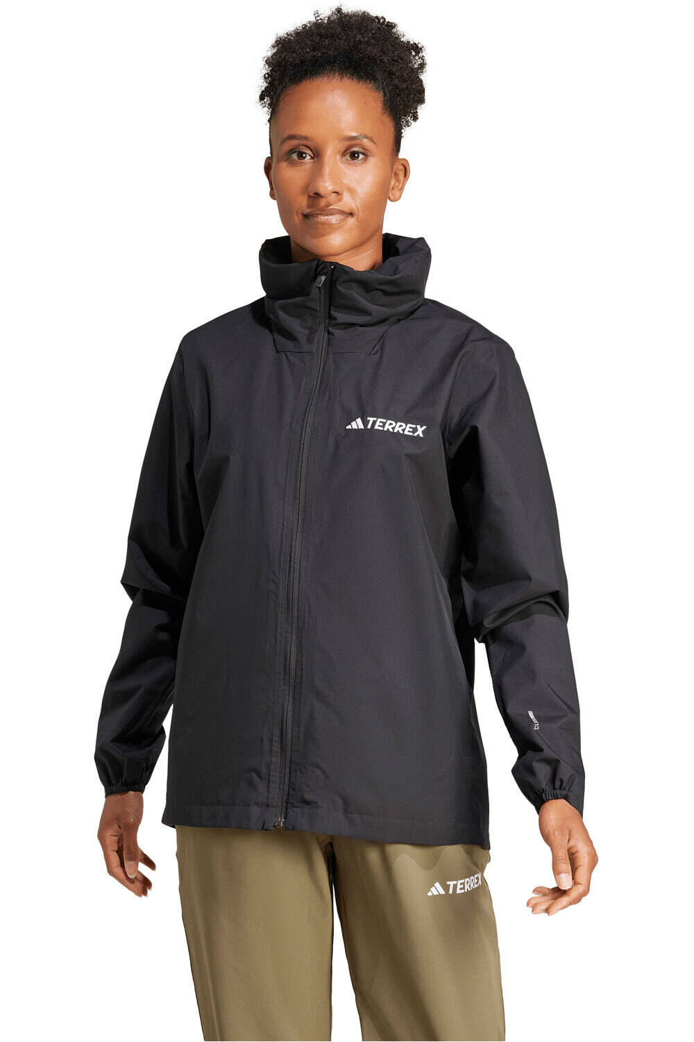 adidas chaqueta outdoor mujer MULTI ESSENTIALS 2L vista frontal