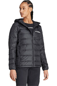 adidas chaqueta outdoor mujer Terrex Multi Light Down vista detalle