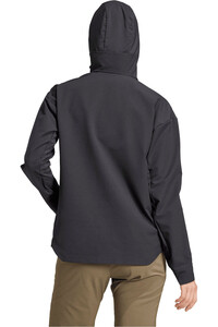 adidas chaqueta outdoor mujer TERREX MULTI SOFTSHELL vista trasera