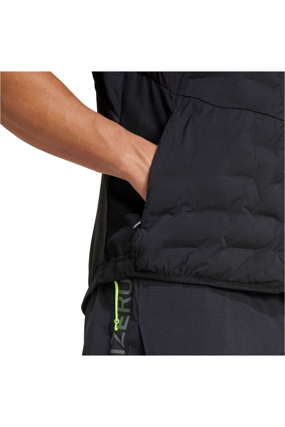 adidas CHAQUETA RUNNING HOMBRE ADIZERO VEST vista detalle