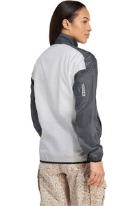 adidas chaqueta softshell mujer TERREX MULTI CLIMA365 WINDWEAVE vista trasera
