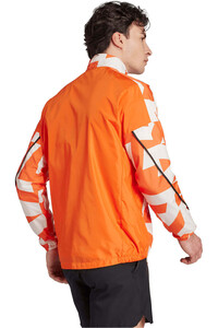 adidas CHAQUETA TRAIL RUNNING HOMBRE TERREX MULTI PRINTED WIND vista trasera