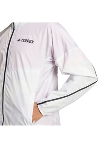 adidas CHAQUETA TRAIL RUNNING MUJER TERREX MULTI PRINTED WIND 03