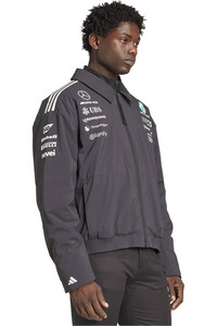adidas chaquetas hombre MERCEDES AMG PETRONAS F1 TEAM vista detalle
