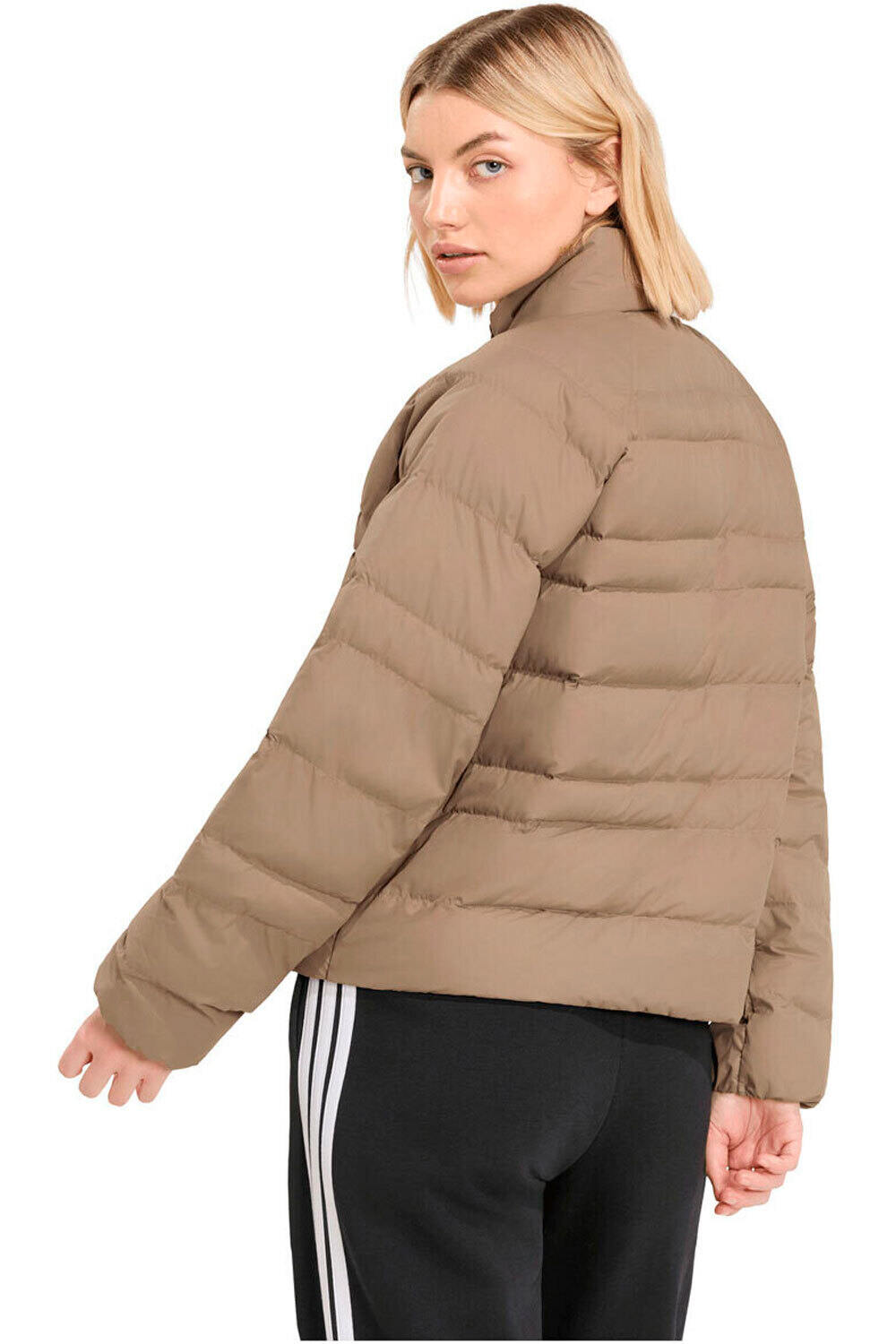 adidas chaquetas mujer CHAQUETA AISLANTE PLEGABLE ESSENTIALS vista trasera