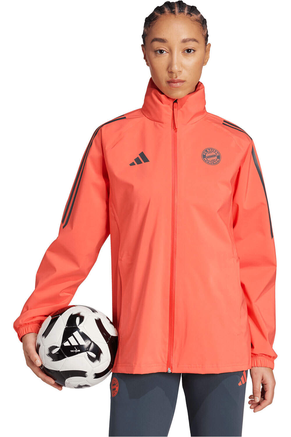 adidas chubasqueros y chaquetones entrenamiento fútbol B.MUNICH 26 RAIN JKTW vista frontal