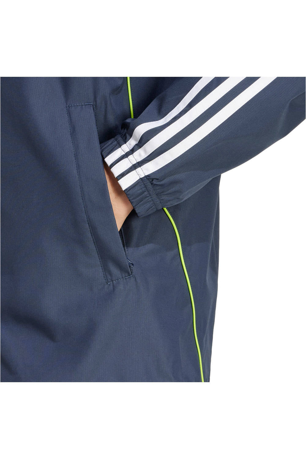 adidas chubasqueros y chaquetones entrenamiento fútbol Cortavientos UBP del Real Madrid 04