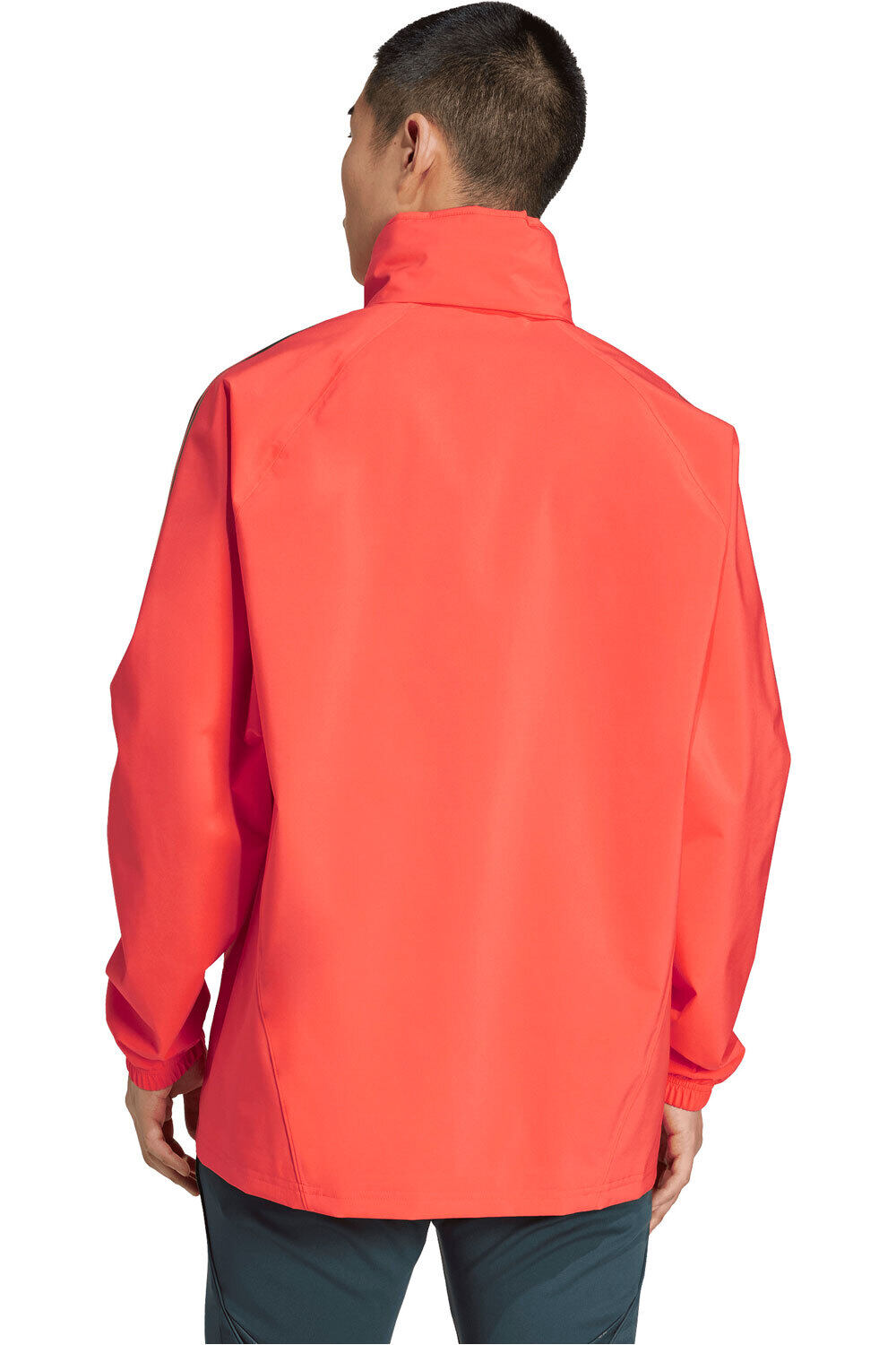 adidas chubasqueros y chaquetones entrenamiento fútbol FC BAYERN TIRO24 RAIN vista trasera