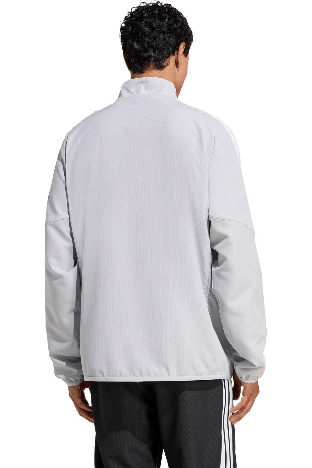 adidas chubasqueros y chaquetones entrenamiento fútbol PRESENTACIN TIRO26 LEAGUE vista trasera