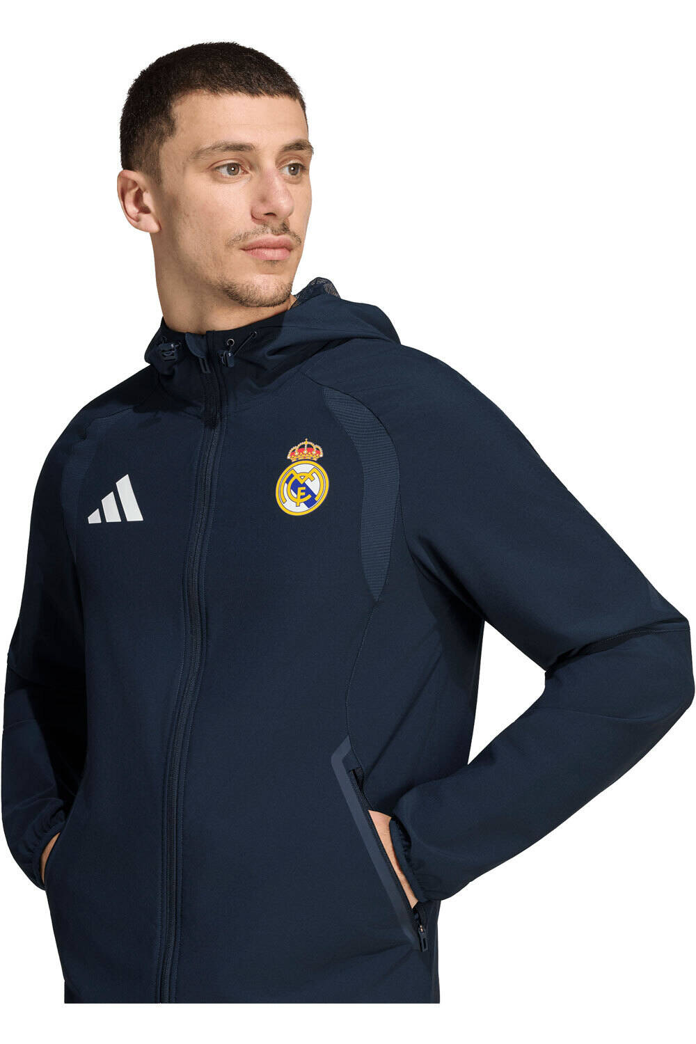 adidas chubasqueros y chaquetones entrenamiento fútbol REAL MADRID TIRO TRAVEL vista detalle