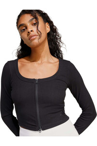 adidas jersey mujer SEASONAL ESSENTIALS vista detalle