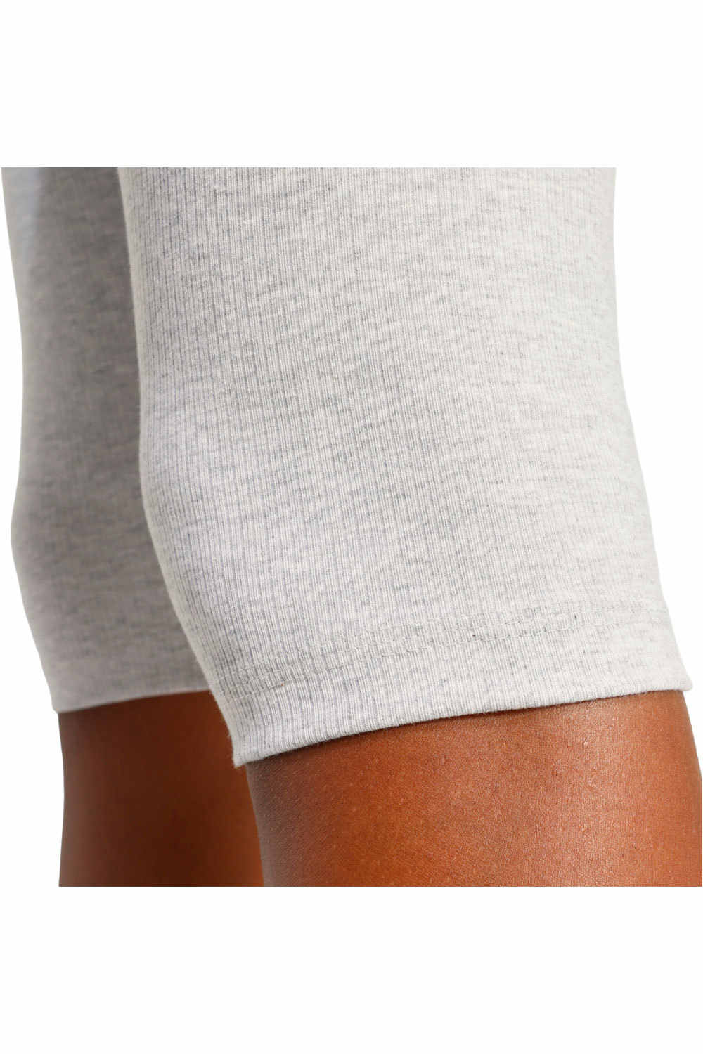 adidas Malla Corta Mujer SEASONAL ESSENTIALS vista detalle