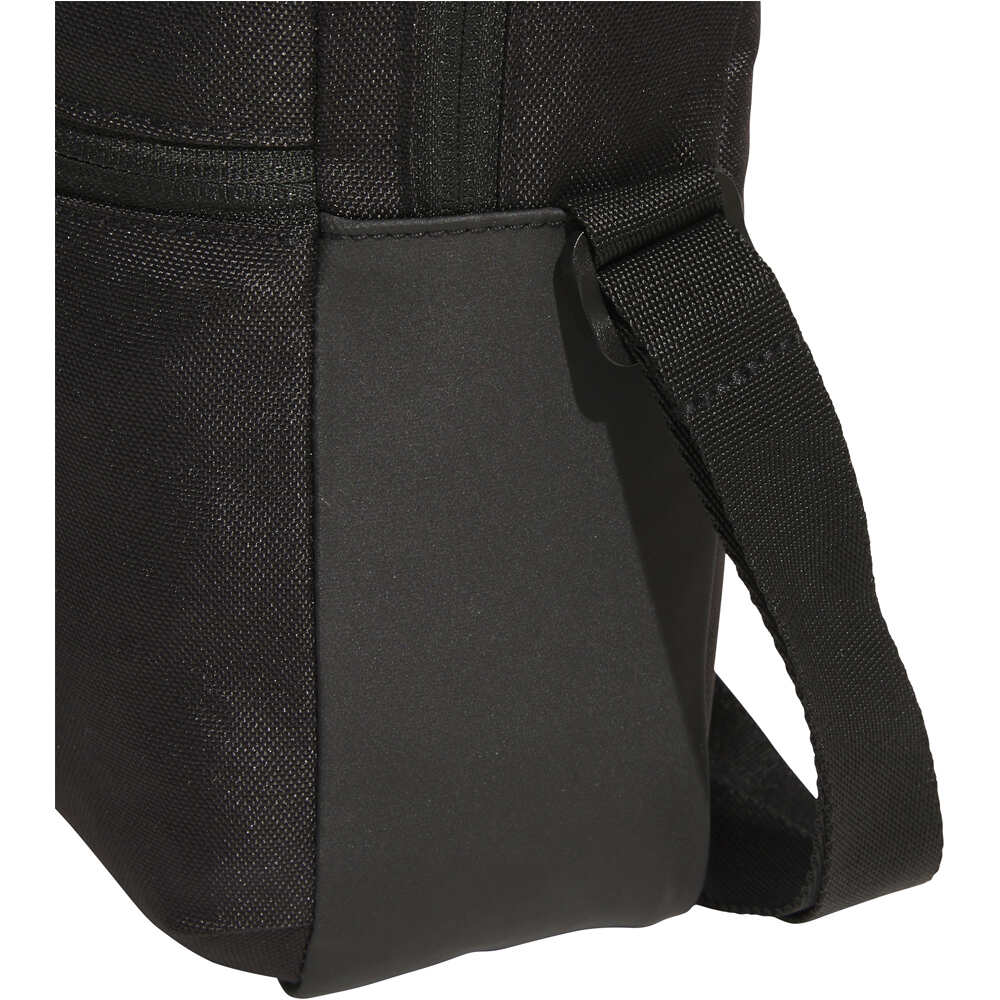 adidas mochila ESSENTIALS 05