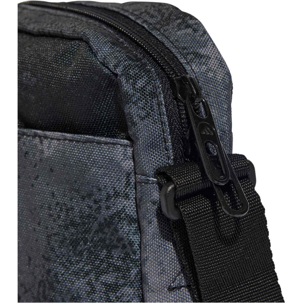 adidas mochila LINEAR CAMO GRAPHIC 04