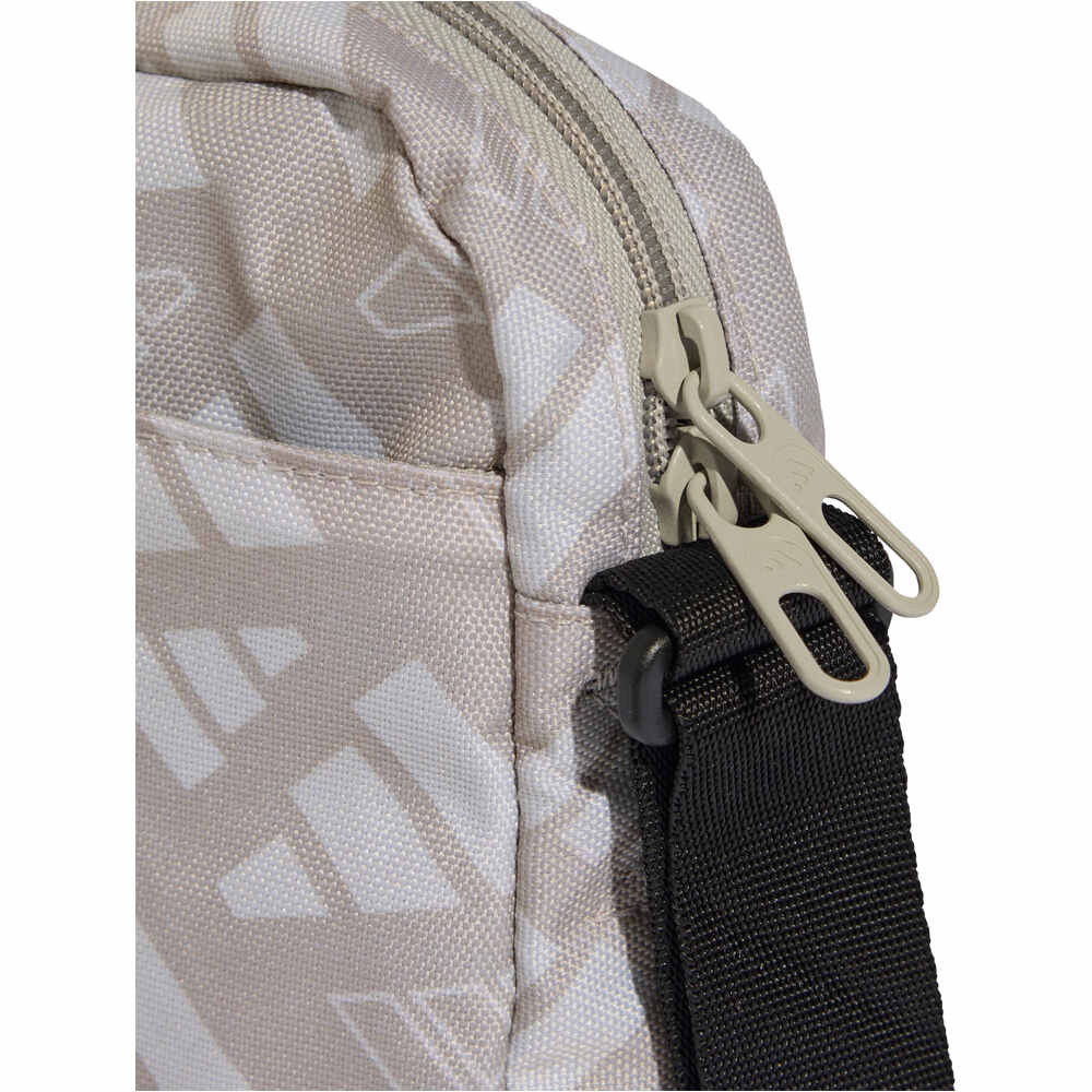 adidas mochila LINEAR MONOGRAM 05