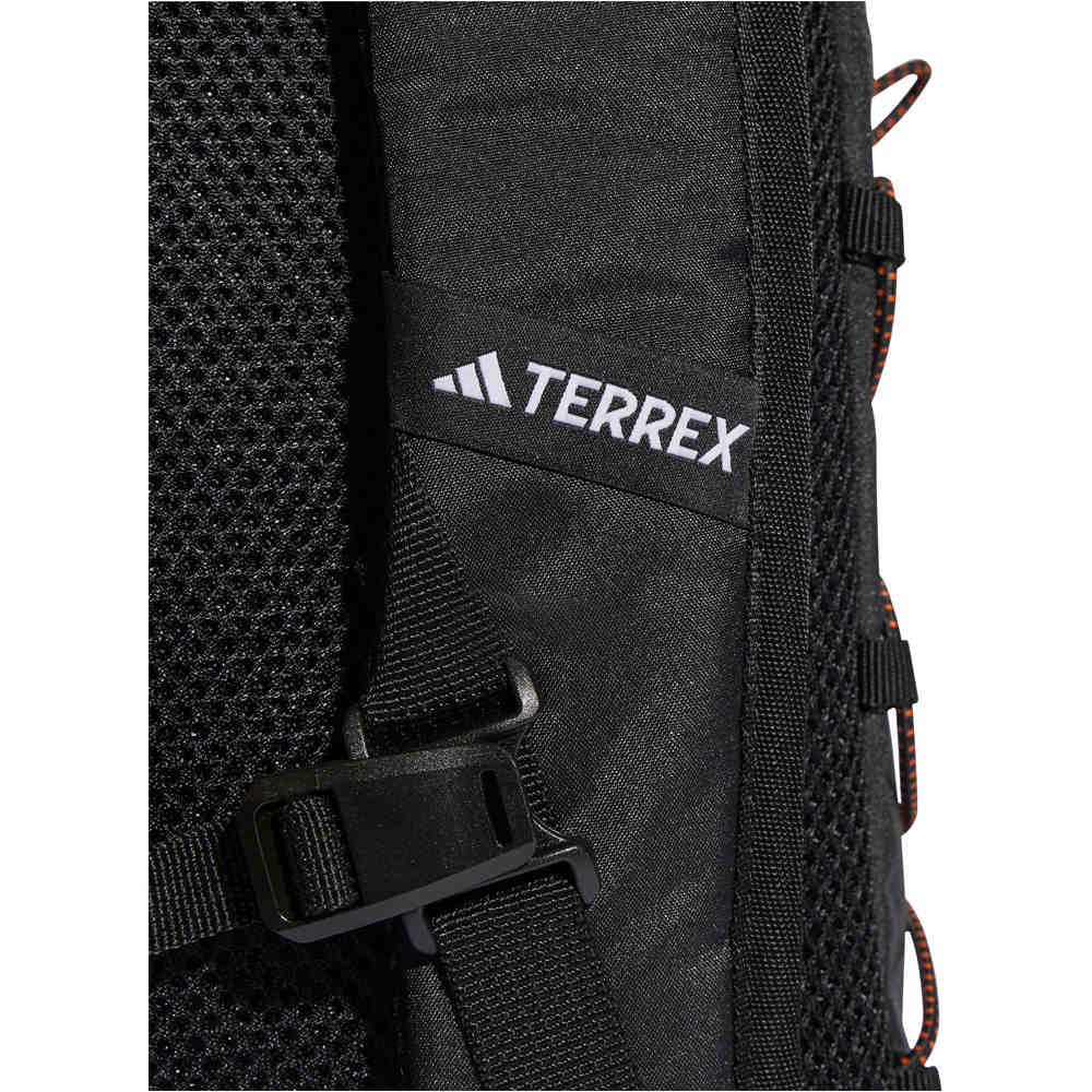 adidas mochila montaña MT ESS BP 20L 05