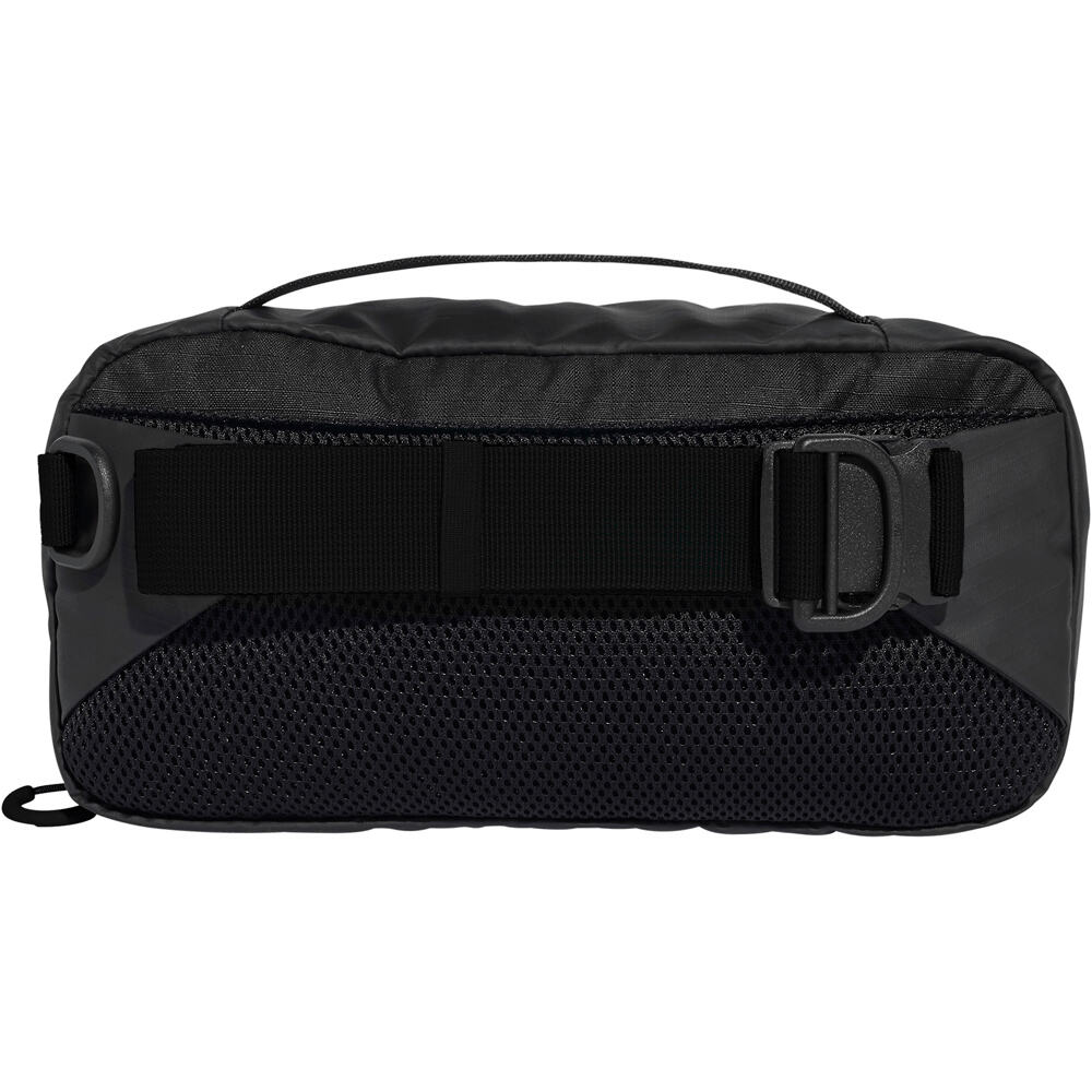 adidas neceser MERCEDES INTELLIGENT PACKING SYSTEM 01